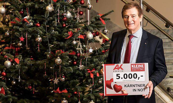 Der Präsident der Kärntner Arbeiterkammer Günther Goach übergab Spende von 5000 Euro