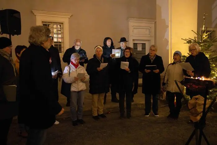 Durch die feierliche Eröffnung führte Moderator Wolfgang Zemanek, musikalisch begleitet von der Singgemeinschaft Pöllauer Tal, die mit ihren Liedern für einen besonders stimmungsvollen Auftakt sorgte. 