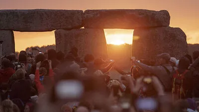 Massenansturm auf Stonehenge in Südengland