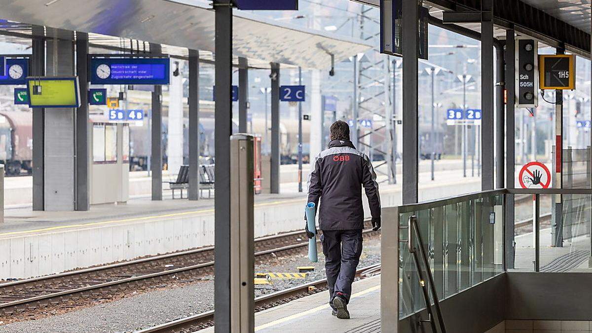 Ab Mittag soll der Schienenverkehr wieder Fahrt aufnehmen