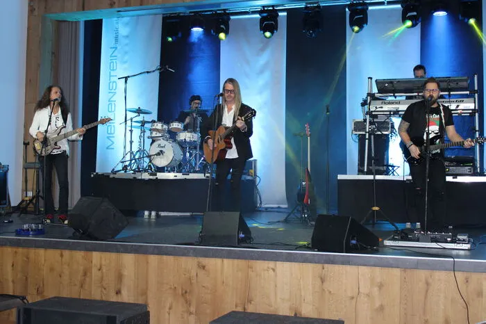 Helmut Brunner sorgte mit seiner Band "Meilenstein" für Partystimmung.
