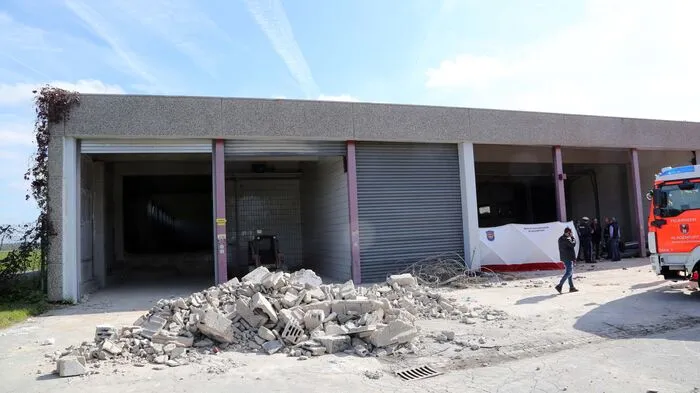 Der tödliche Unfall ereignete sich um 11.20 Uhr in dieser Lagerhalle auf einem Areal südlich des Klagenfurter Flughafens.