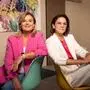 Zwei Frauen sitzen in einem Büro auf Stühlen und blicken in die Kamera. Im Hintergurnd hängt ein buntes Bild | Von links: Heide Pichler Herritsch und Brigitte Kresse entwickeln das Projekt