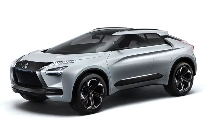 Seit dem Einstieg von Renault-Nissan bei Mitsubishi geht die Marke mit frischem Elan ans Werk: Mit dem e-Evolution Concept zeigen die Japaner ihre Vorstellung von einem vollelektrischen Performance-SUV mit Allradantrieb, den ein Motor an der Vorderachse und zwei an der hinteren realisieren.