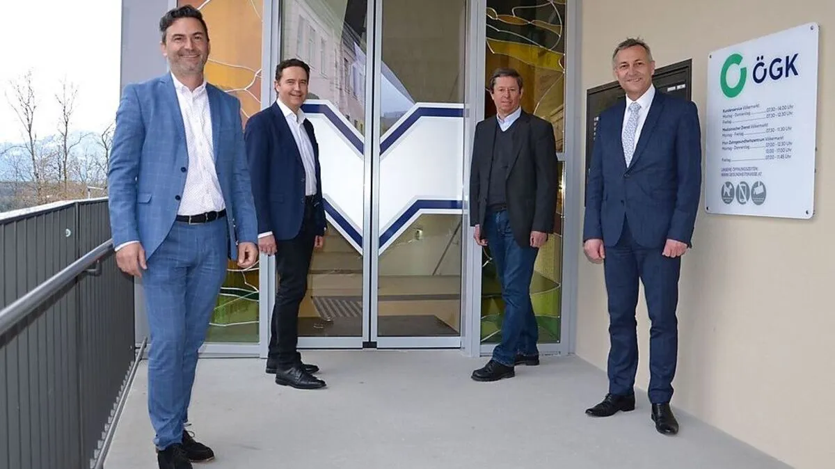 Von links Markus Lakounigg, Georg Steiner, Andreas Messner, Johann Lintner vor dem neuen Haupteingang