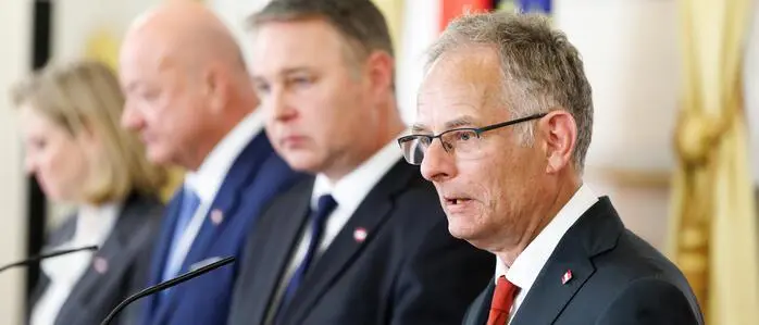 Nach monatelangem Feilschen einig: Außenministerin und Neos-Chefin Beate Meinl-Reisinger, Bundeskanzler Christian Stocker (ÖVP), Vizekanzler Andreas Babler (SPÖ) und Finanzminister Markus Marterbauer (SPÖ)