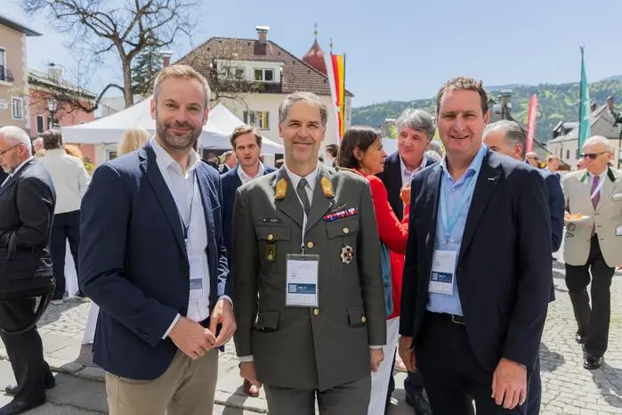 Kleine-Zeitung-Chefredakteur Wolfgang Fercher mit Militärkommandant Philipp Eder und Kelag-Vorstand Reinhard Draxler