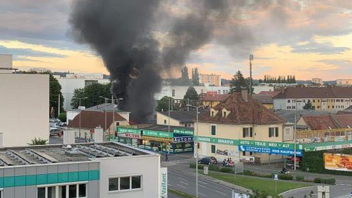 Das Feuer in der Lagerhalle konnte rasch gelöscht werden