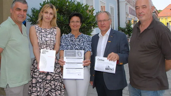Josef Gsöls, Anna Grigorian, Caritas-Regionalbetreuerin, Integrationsbeauftragte Andrea Descovich, Bürgermeister Josef Ober und Csaba Lanyi, Caritas 