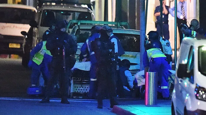 Medienberichten zufolge gab es mindestens zwei Tote und mehrere Verletzte