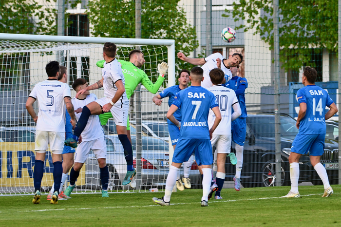#5 Roland Putsche ATUS Velden, #9 Tom Zurga ATUS Velden, #1 Kristijan Kondic SAK, #7 Hrvoie Jakovljevic SAK, #14 Luka Gajic SAK, SAK vs. ATUS Velden 19.4.2024, SAK vs. ATUS Velden am 19.04.2024 in Klagenfurt (Sportpark Welzenegg), Austria, (Photo by Bernd Stefan)