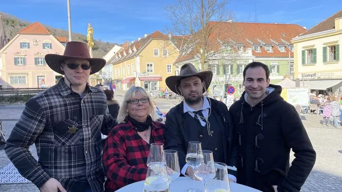 Am Hartberger Hauptplatz wurde Fasching gefeiert.
