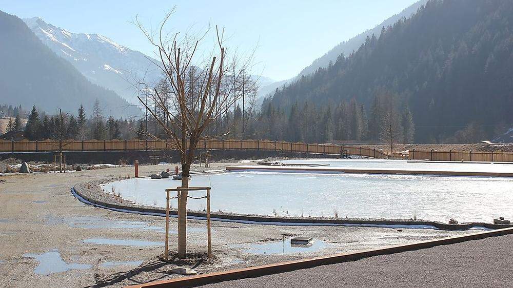 Die Finanzierung des Großkirchheimer Naturbades wird die Gemeinde noch länger beschäftigen