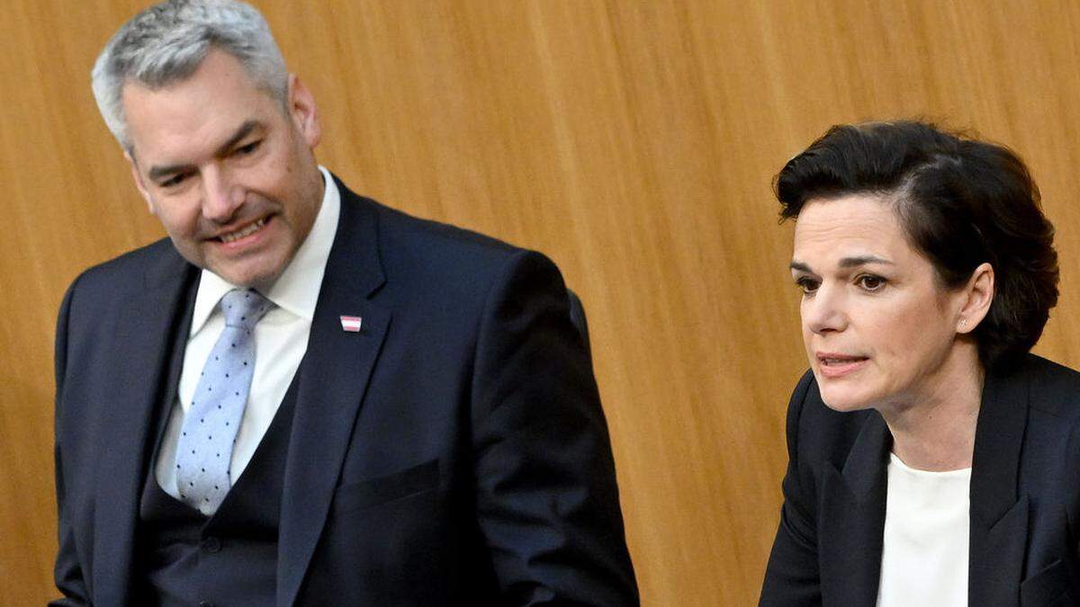 Die ÖVP von Karl Nehammer und die SPÖ von Rendi-Wagner liegen in der Umfrage gleichauf bei 24 Prozent