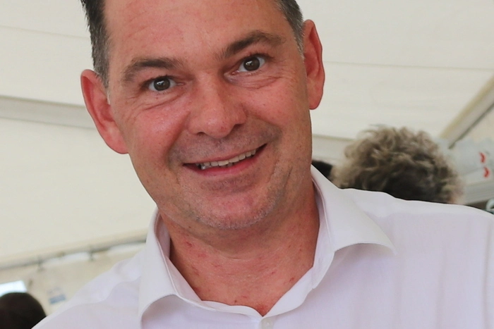 Franz Haimburger, Bäckermeister, St. Michael ob Bleiburg: Ich verstehe die Verantwortlichen gut, dass unter den gegebenen Auflagen der Wiesenmarkt abgesagt wird. Der wirtschaftliche und gesellschaftliche Schaden ist aber enorm hoch. Ich hätte den Wiesenmarkt gerne gehabt und auch die vielen anderen großen Feste wie den Petzenkirchtag, die jetzt alle der Epidemie zum Opfer fallen. Wirtschaftlich ist dies ein großer Bruch, auch für mein Unternehmen.