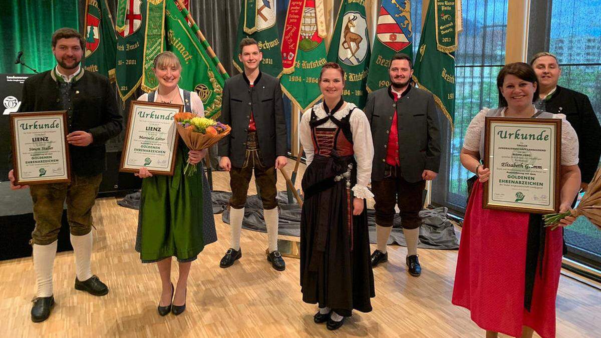 Simon Staller, Manuela Leiter, Bezirksobmann Stellvertreter Lukas Kaplenig, Bezirksleiterin Barbara Preßlaber, Bezirksgeschäftsführer Maximilian Jans, Elisabeth Grimm, Medienreferent Kai Putzhuber