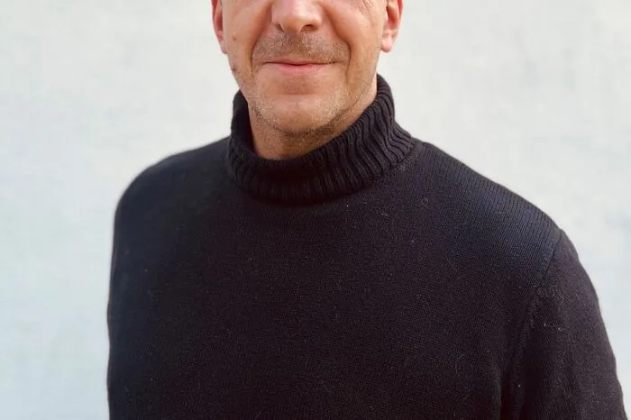 Alexander Graf arbeitet in der Krankenpflege