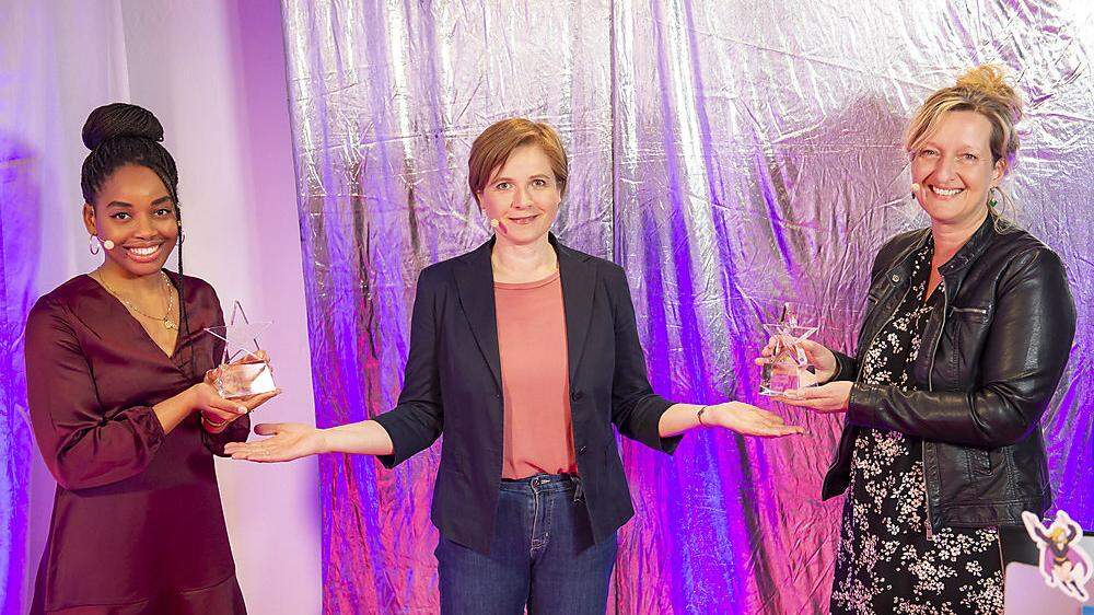 Precious Nnebedum und Petra Ruzsics-Hoitsch wurden von Frauenstadträtin Judith Schwentner (Mitte) beim Grazer Frauenpreis 2021 ausgezeichnet