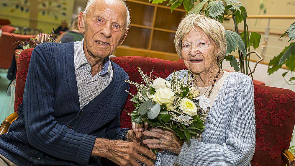 Hans Rabitsch und Margarethe Walkensteiner leben seit zwei beziehungsweise eineinhalb Jahren im Seniorenheim Hülgerthpark. Eben feierten sie ihre 100. Geburtstage 
