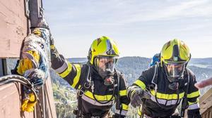 Michael Kalcher von der Feuerwehr Empersdorf und Hannes Schreiber von der Feuerwehr St. Ruprecht an der Raab - das Foto stammt von einem Wettkampf im Sommer