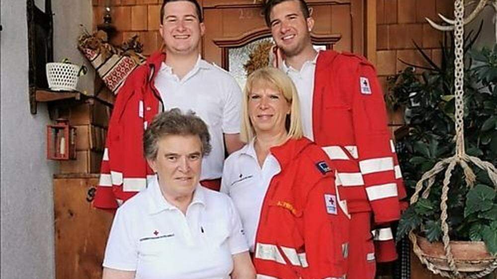 Die Mariazeller Familie mit Oma Helga Feichtinger, Tochter Andrea Prenner und den Söhnen Florian und Peter ist seit Generationen beim ehrenamtlich Roten Kreuz