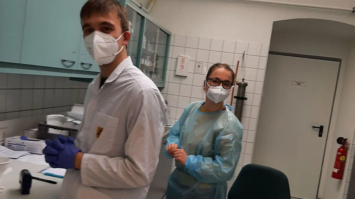 Matthias und Anna Pferschy: Ein Teil des Corona-Testteams, das in der Stadtapotheke Leoben die Testungen durchführt