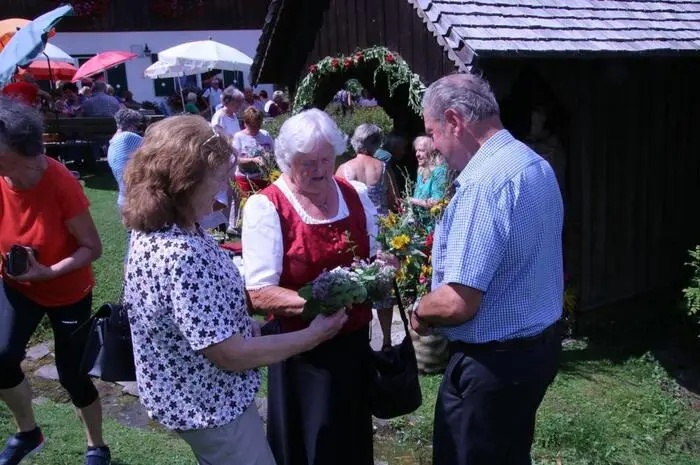 Denn um diese Zeit wird den Heilpflanzen und Kräutern besondere Kraft zugesagt.