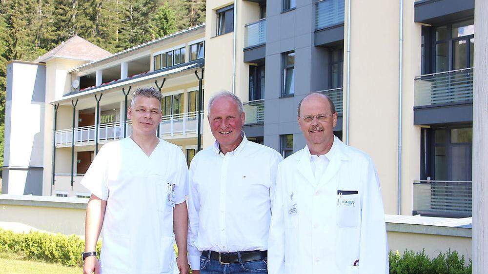 Grollitsch, Schmied, und Johannes Hörmann, medizinischer Direktor, zeigten beim Tag der offenen Tür das modernisierte Haus