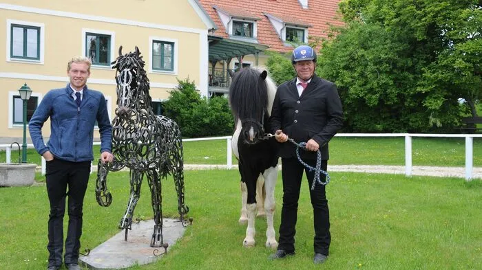 Die Hausherren Pierre Sandsten-Hoyos und Piet Hoyos luden auf ihrem Islandpferdehof in Semriach zum großen Reitturnier.