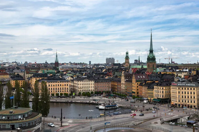 Entdeckungstour durch das fotogene Stockholm.Verwackelte Schnappschüsse gehören mit dieser Tour der Vergangenheit an. Ein Foto-Profi gibt Tipps beim Rundgang. Dabei dürfen natürlich die bekanntesten Sehenswürdigkeiten wie der Königspalast, das Rathaus und das prunkvolle Parlamentsgebäude nicht fehlen. Durch die malerische Altstadt schlendern die Teilnehmer zum Königsgarten (Kungsträdgården). Infos gibt's hier