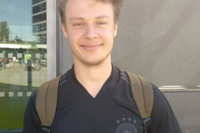 Julius Joss (24), Graz:  Ich finde, dass der Grüne Pass eine gute Sache ist, ich glaube er macht alles übersichtlicher und leichter. Ich habe mich aber noch gar nicht mit dem Pass auseinandergesetzt. Ich habe das Gefühl, dass man sich schon ziemlich einlesen und sich darum kümmern muss, um alles zu verstehen. Auf den ersten Blick geht das nicht.