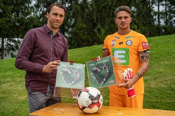 Spenden wurden durch ein "Elf-Meter-Schießen" gesammelt. Im Tor stand Sturms Torwart Tobias Schützenauer und Christian Gratzei analysierte das Geschehen.