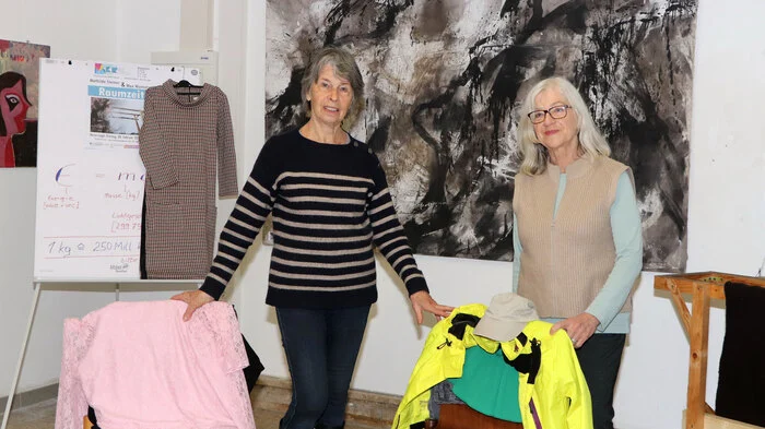 Am Foto von Links: Maria Kemperle (Malerin & Gründungsmitglied) und Sieglinde Mader (Kassierin).