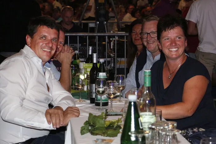 ...lockten viele Gästen auf das große Strandbadgelände.
