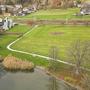 Auf der freien Wiese neben dem Steinhaus sollen Hotel und Badehaus entstehen