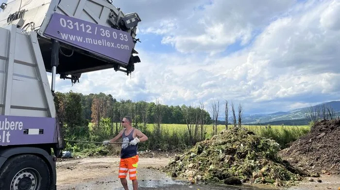 Der frische Biomüll wird auf der Anlage angeliefert