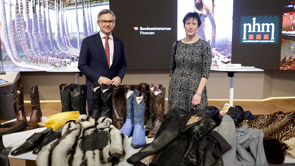 Katrin Vohland, Generaldirektorin des Naturhistorischen Museums Wien, im Naturhistorischen Museum mit Finanzminister Magnus Brunner.