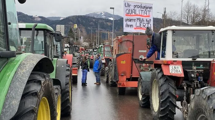Der Bauernbund rief Mittwoch zu einer Protestaktion gegen zu niedrige Milchpreise in Leoben auf.