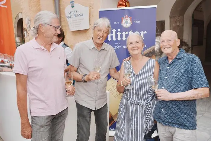 Die Kulturinitiative "millstART" lud zur Vernissage in das  Stift Millstatt. Die Ausstellung läuft unter dem Motto „Das Tier und wir“