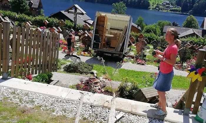 In Friedhof gelandet