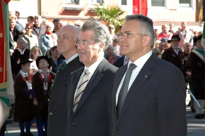 Der ehemalige Landeshauptmann Herwig van Staa und der ehemalige Bundespräsident besuchten Hibler 2007 in Lienz