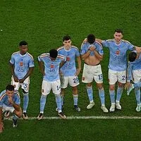 Hängende Köpfe bei Spaniens (Jung-)stars nach dem verlorenen Elfmeterschießen
