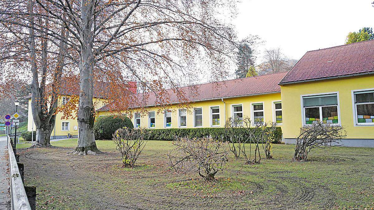 Die Volksschule Knottingerstraße bekommt einen neuen Werkraum in Form eines Container-Zubaus