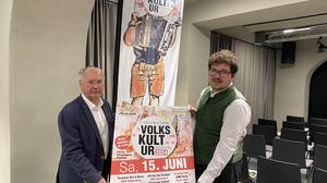 Am 15. Juni wird sich eine Klangwolke aus Volksmusik über das Stadtzentrum von Feldbach legen. Im Bild: Bürgermeister Josef Ober und Organisator Sascha Krobath