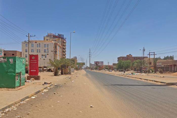 Leere Straße in der sudanesischen Hauptstadt Khartum