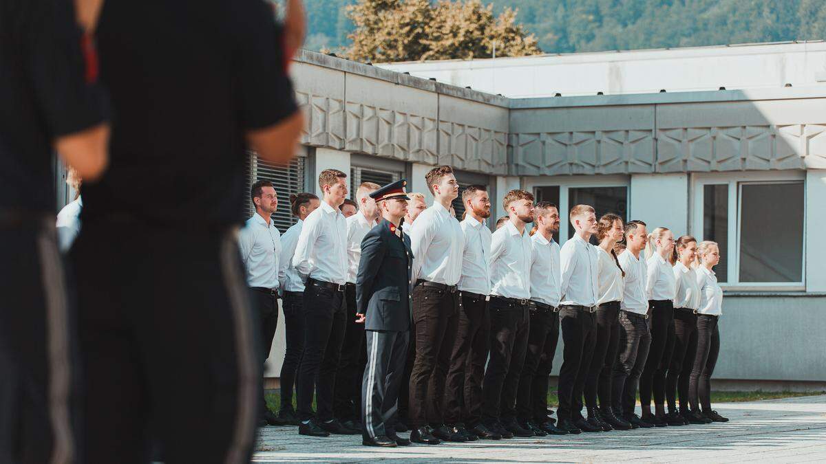 Im Ehrenhof der Landespolizeidirektion Steiermark wurden die neuen Polizistinnen und Polizisten angelobt