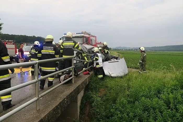 Die Feuerwehr war mit 34 Kräften am Einsatzort.