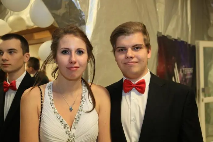 Für diesen außerirdisch guten Ball zeichneten sich Nicole Windisch, Carina Zechner, Stefan Fixl, Lisa Hammer, Jennifer Kappeller, Corinna Landschützer, Claudia Rohr, Poyan Sadeghfam und Fabienne Schiffer verantwortlich.