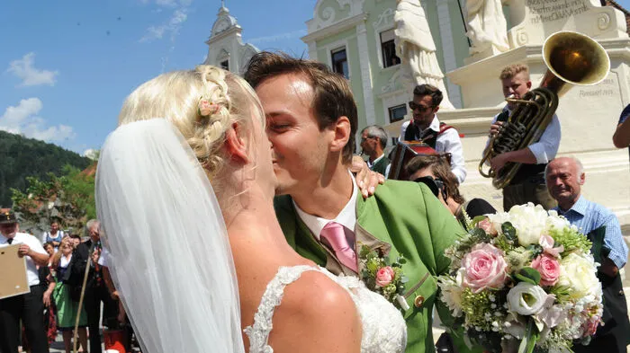 Frohnleitens Bürgermeister Johannes Wagner hatte heute privat wohl seinen schönsten Tag: Er hat Christina Stummerer in seiner Heimatgemeinde geheiratet.