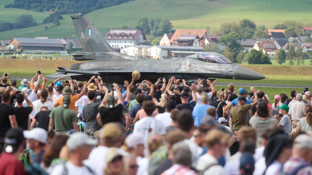 Die Kampfjets zogen viel Aufmerksamkeit auf sich